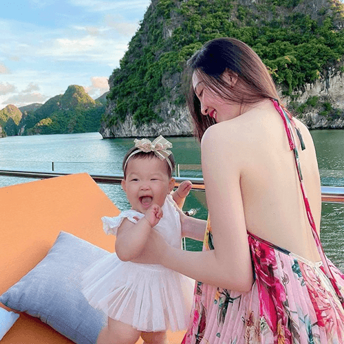 Tour vịnh Lan Hạ 1 ngày trên du thuyền Panorama - Ăn trưa hải sản