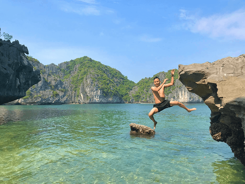 Kh&aacute;m ph&aacute; b&atilde;i tắm Ba Tr&aacute;i Đ&agrave;o