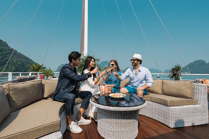 Du thuyền Catamaran C&aacute;t B&agrave; thăm vịnh Lan Hạ