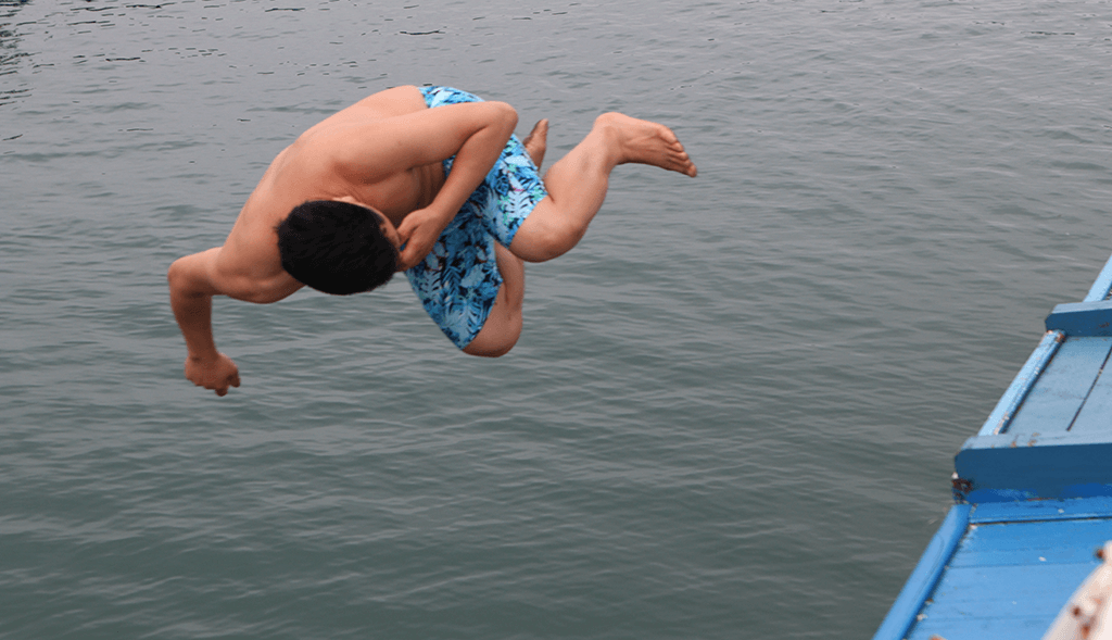 B&atilde;i tắm Ba Tr&aacute;i Đ&agrave;o